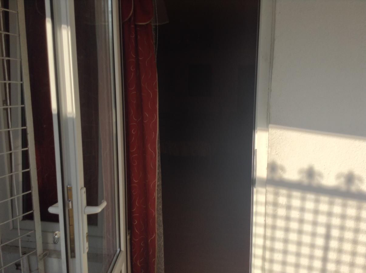 Guest House U Lili Gagra Exterior photo